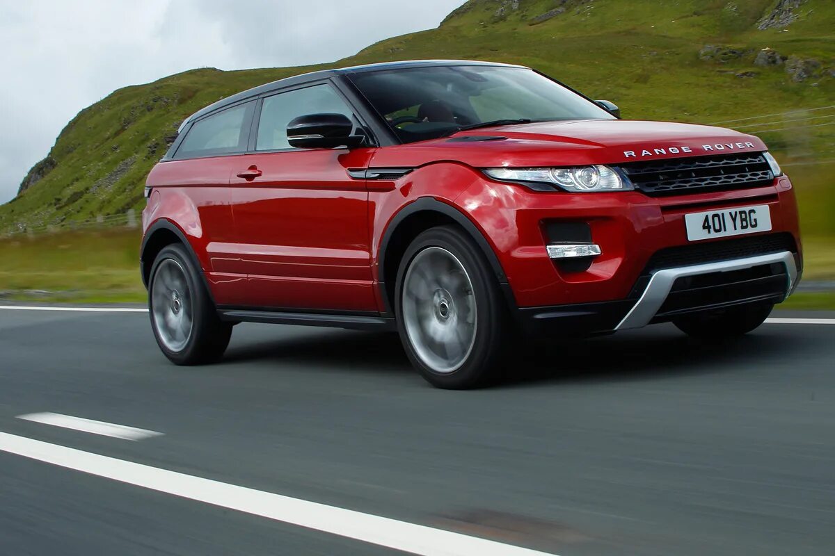 Масло эвок дизель. Ленд Ровер Эвок 2.2 дизель. Land Rover Evoque 4x4. Рендж Ровер красный с черной крышей. Рендж Ровер Эвок бордовый.