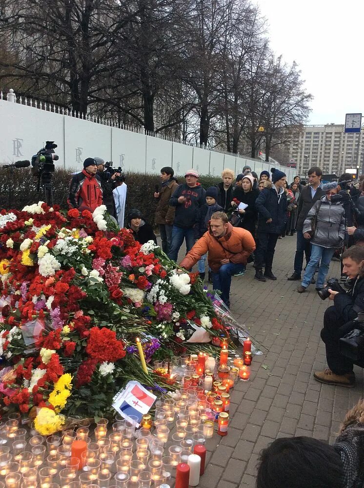 Памятник жертвам теракта в Домодедово. 2008 Год Домодедово теракт.