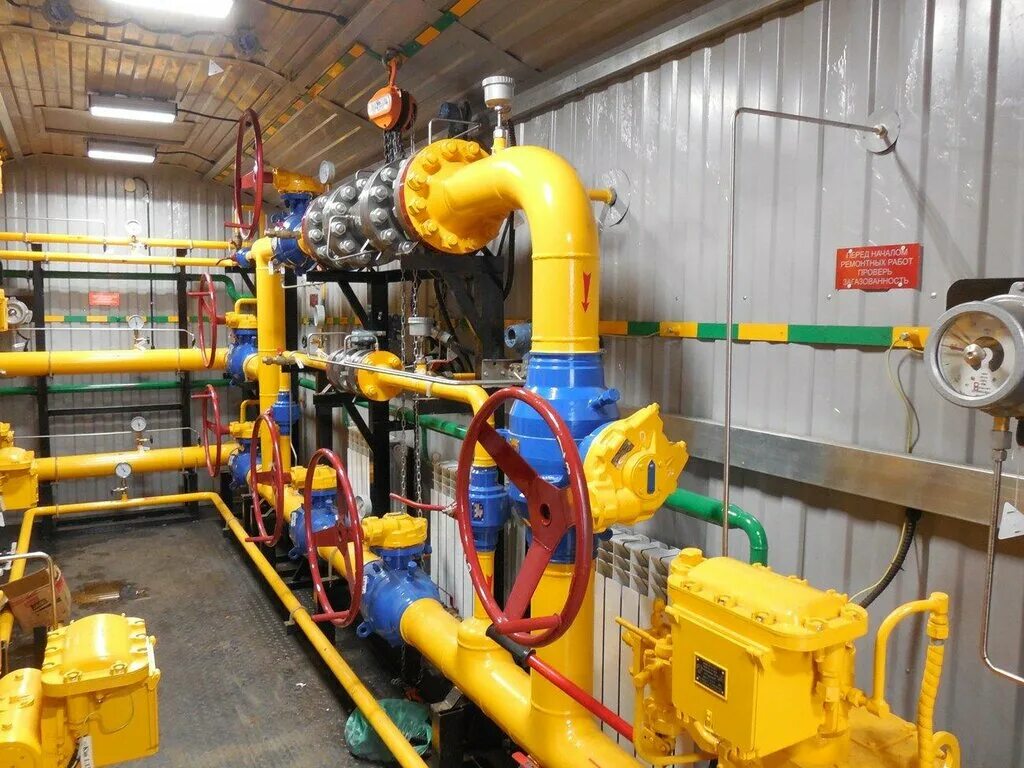 оборудование для нефтедобычи. добыча нефти. омский нпз каталитический крекинг. омский нефтеперерабатывающий завод закат. нефтяна япромышленость.