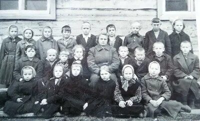 Астафьев овсянская школа фотография. Как много желтых снимков на руси. Фотография на которой меня нет аудио. Фотография на которой меня. Фотография на которой меня.