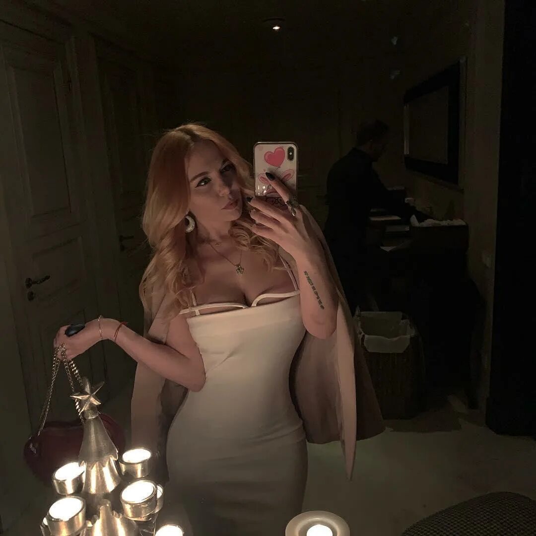 Мисс корстон александра гур. Белое платье караоке саша проджект. Саша проджект свадебное платье афиша. Проджект белое платье. Саша project белое платье.