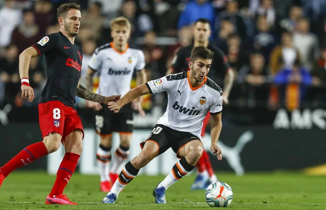 1/4 финала кубка испании atletico. Valencia 1 4. Valencia 1 4. Катарроха валенсия. Карлос валенсия судья.