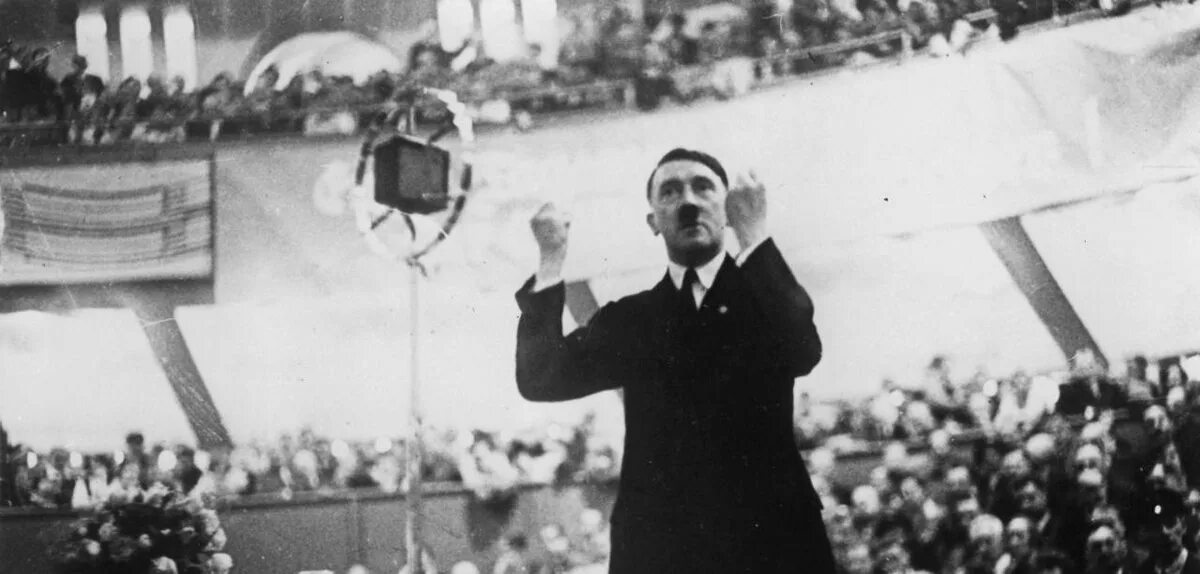 Адольф гитлер. Выступление гитлера. Выступления немецкие. Адольф гитлер выступление перед народом. Гитлер в берлине.