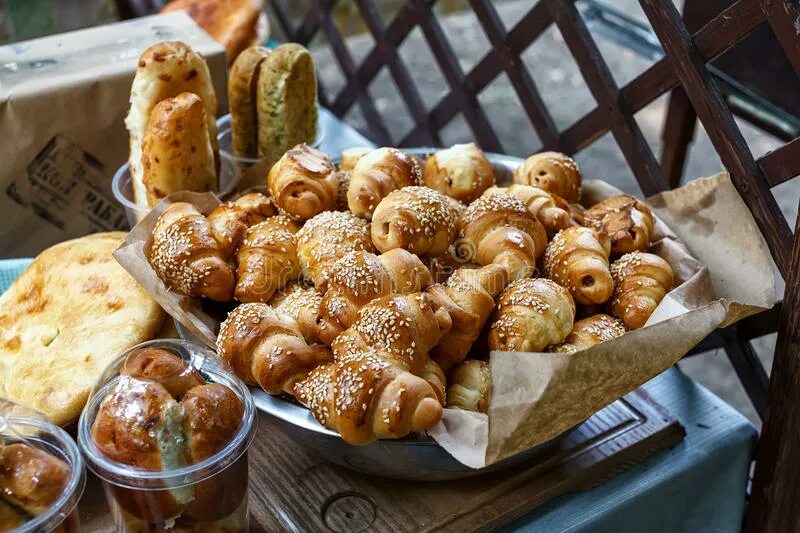 Sweet buns. Кекс Ростов. Пекарня оливка. Булочки на улочке Саратов. Кекс кофейня Ростов.