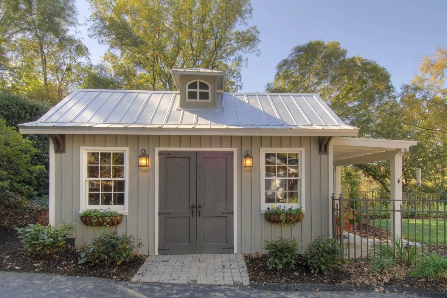 Шед сарайчик. Хозблок в стиле. Хозпостройка для дачи. Хозблок (4 в 1) минибрус. Хозблок в стиле.