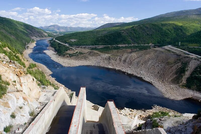 Магаданская плотина. Синегорье колымская гэс. колымская гэс плотина. колымский гидроузел. колымское водохранилище.