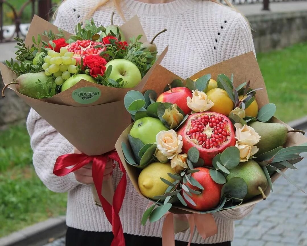 Съедобные букеты для женщин своими руками. Съедобные букеты для женщин. фруктовый букет. вкусные букеты для женщин. букет из фруктов небольшой.