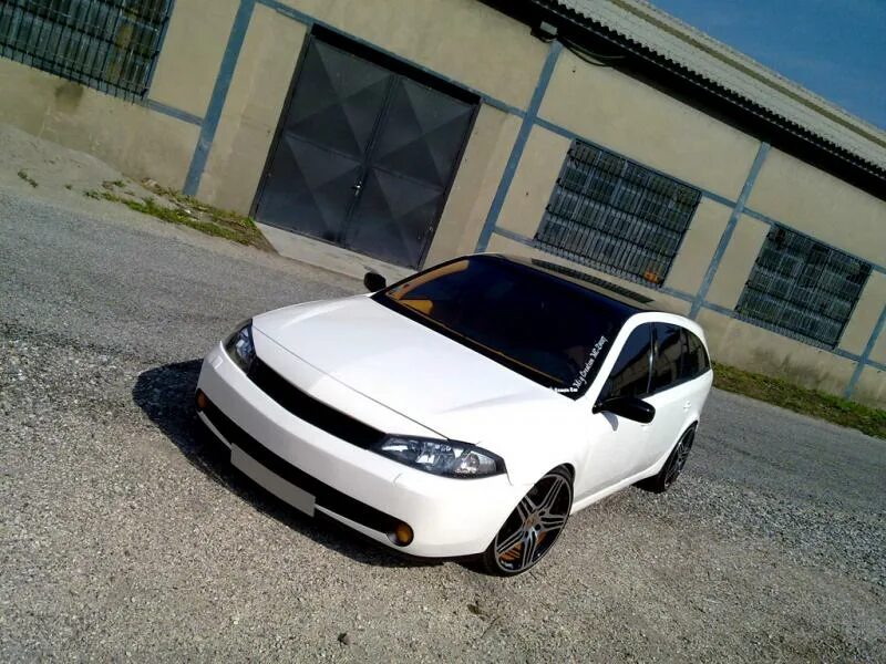 Тюнинг лагуны. Рено лагуна 2 стенс. renault laguna 2 stance. рено лагуна 2 обвес. рено лагуна 2 тюнинг.