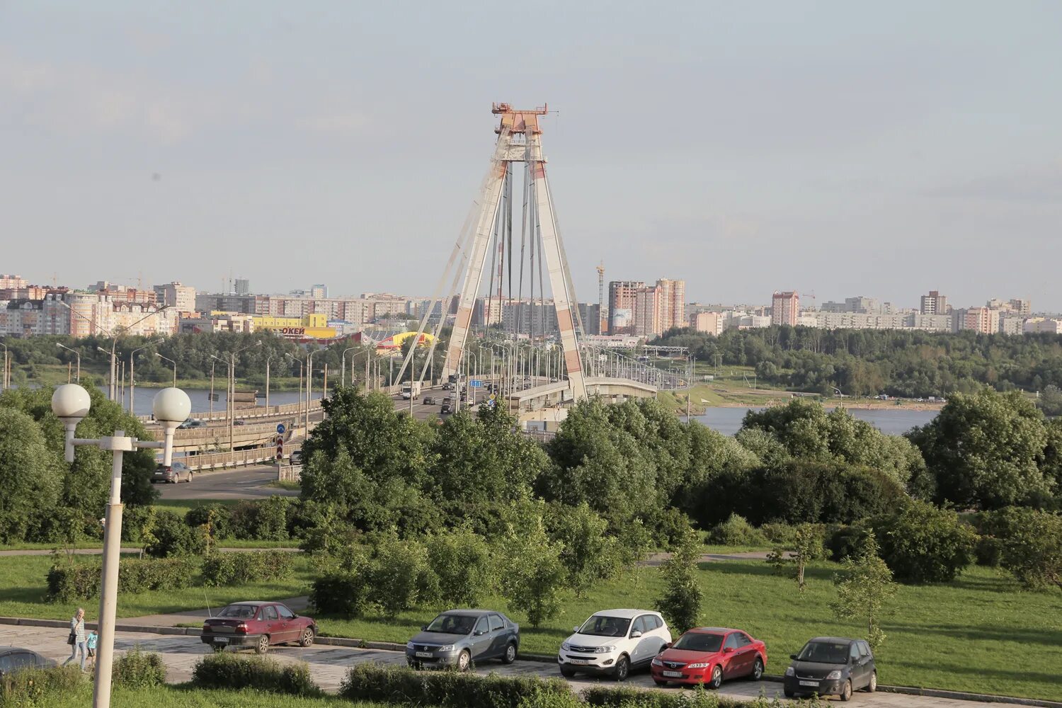 Сайт г череповца. Октябрьский мост Череповец. Череповец Вологодская область. Город Череповец Вологодской области население. Череповец сквер.