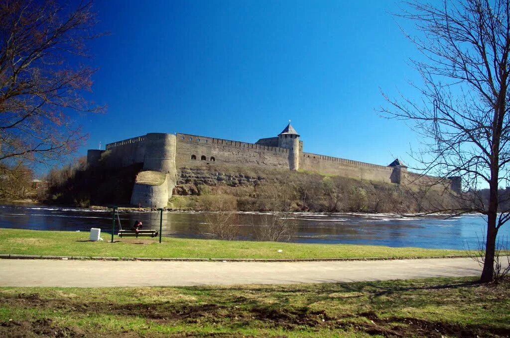 Крепость в нарве эстония. Великая нарва. Нарвский замок нарва. Нарва (город в эстонской сср). Великая нарва.