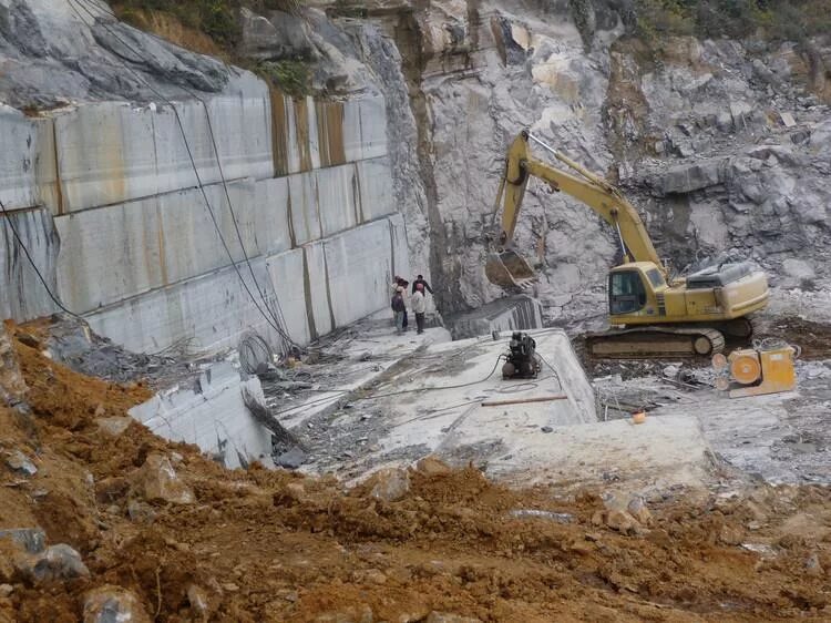 Stone mining. Добыча мрамора в Индии. Карьер Каульды. Рудник Каульды в Узбекистане.