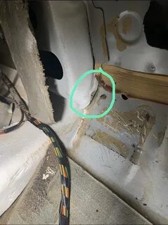 Вода в салоне приоры