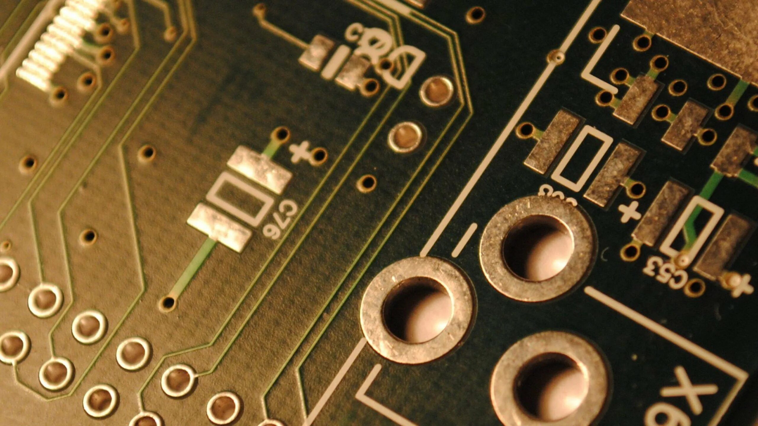 Металлизация отверстий в печатной плате. Heavy Copper PCB. Дорожки на плате. Платы микросхемы. Устройство печатных плат