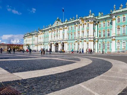 Эрмитажа стоит