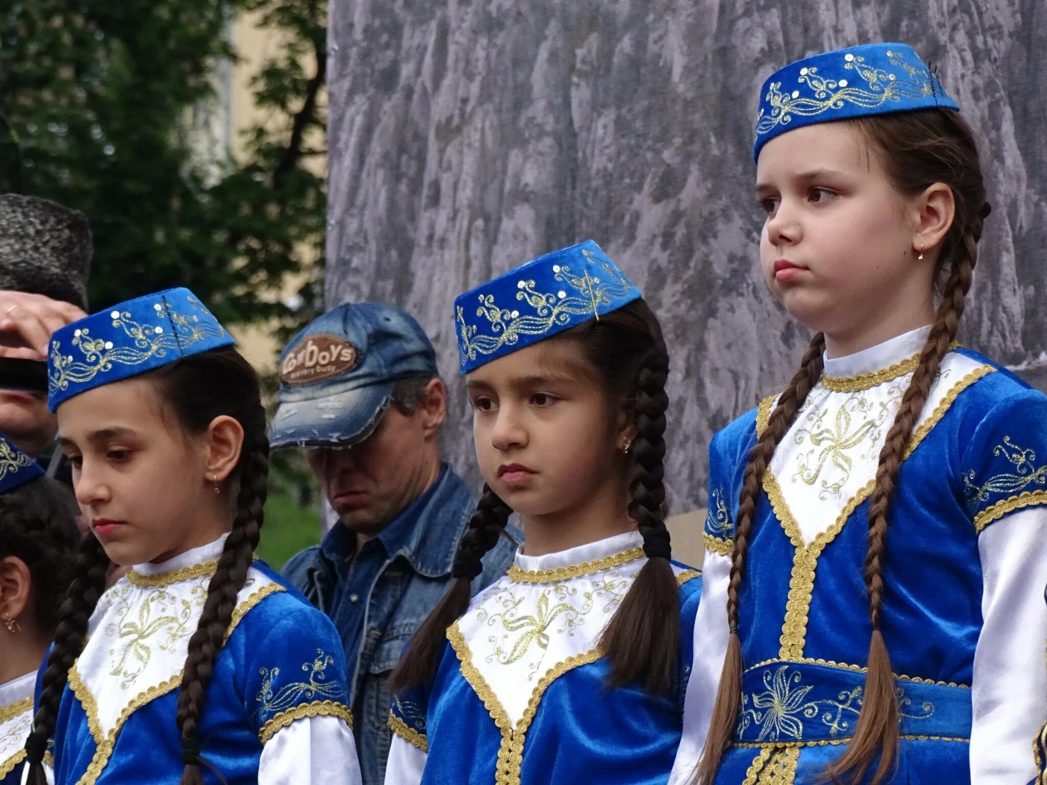 Про крымских татар. Крымские татары Crimean Tatars. Национальный костюм крымских Татаров. Крымскотатарский головной убор Фес. Кримский татары ПАЛВАНТАШ.