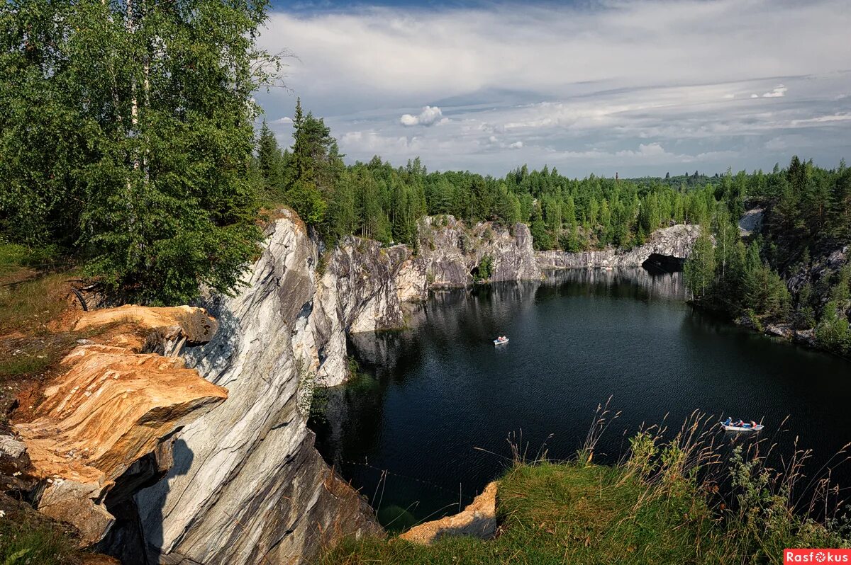 карьер каррара италия. коелга мраморный карьер. байкал мраморный карьер бугульдейка. мраморный карьер в карелии рускеала. село коелга мраморный карьер.