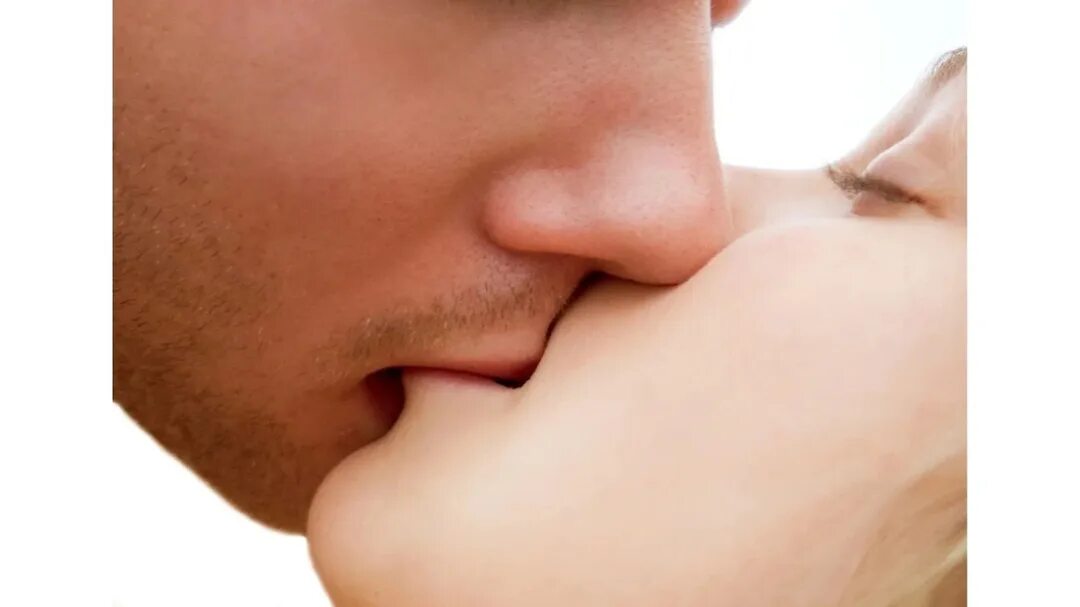 Hot kisses 18. Страстные поцелуи. Katrina kaif kiss. Страстный любовь. Hot kisses 18.