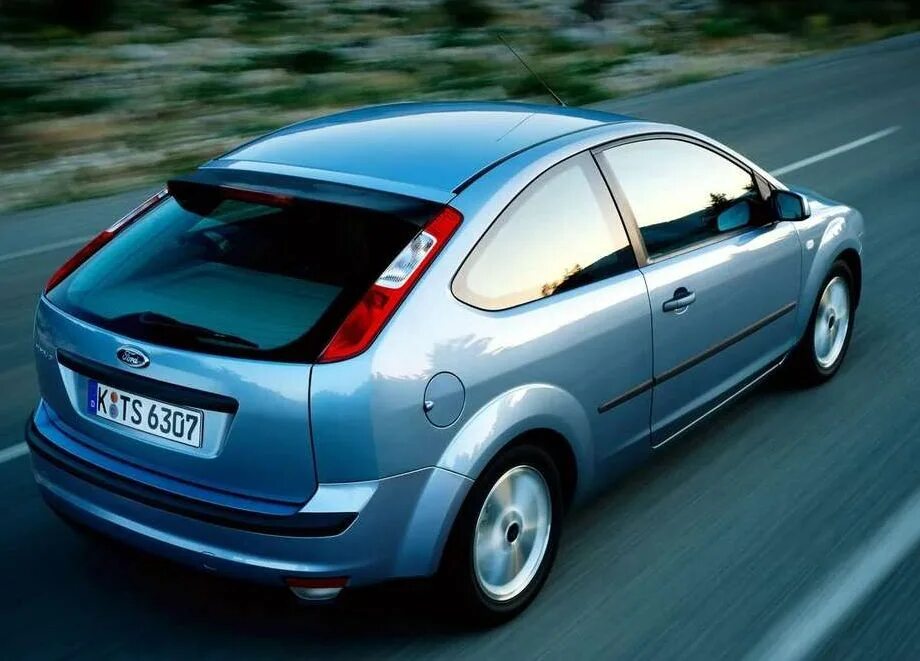 Машины форд хэтчбек. Ford Focus 2004 Hatchback. Ford Focus Hatchback 2008 3 Doors. Форд фокус 2 поколения хэтчбек. Ford Focus Hatchback 3 Doors 2004.