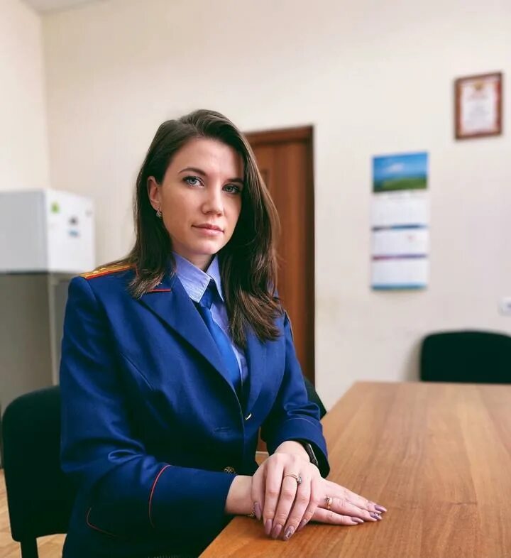 Женщины следователи как назывались. Девушка следователь. красивые женщины следователи. девушки следователи следственного комитета. девушка следователь фото.