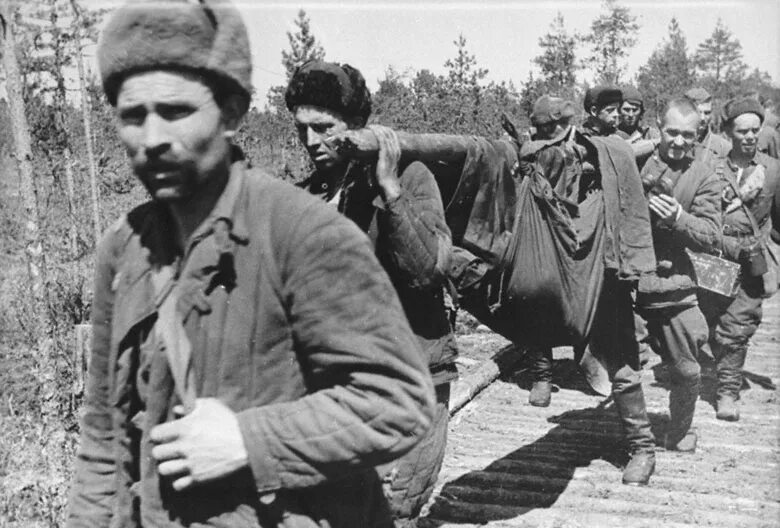 Советские военнопленные 1942. Пленные советские солдаты ВОВ. Советские военнопленные в немецком плену. Помощь военнопленным