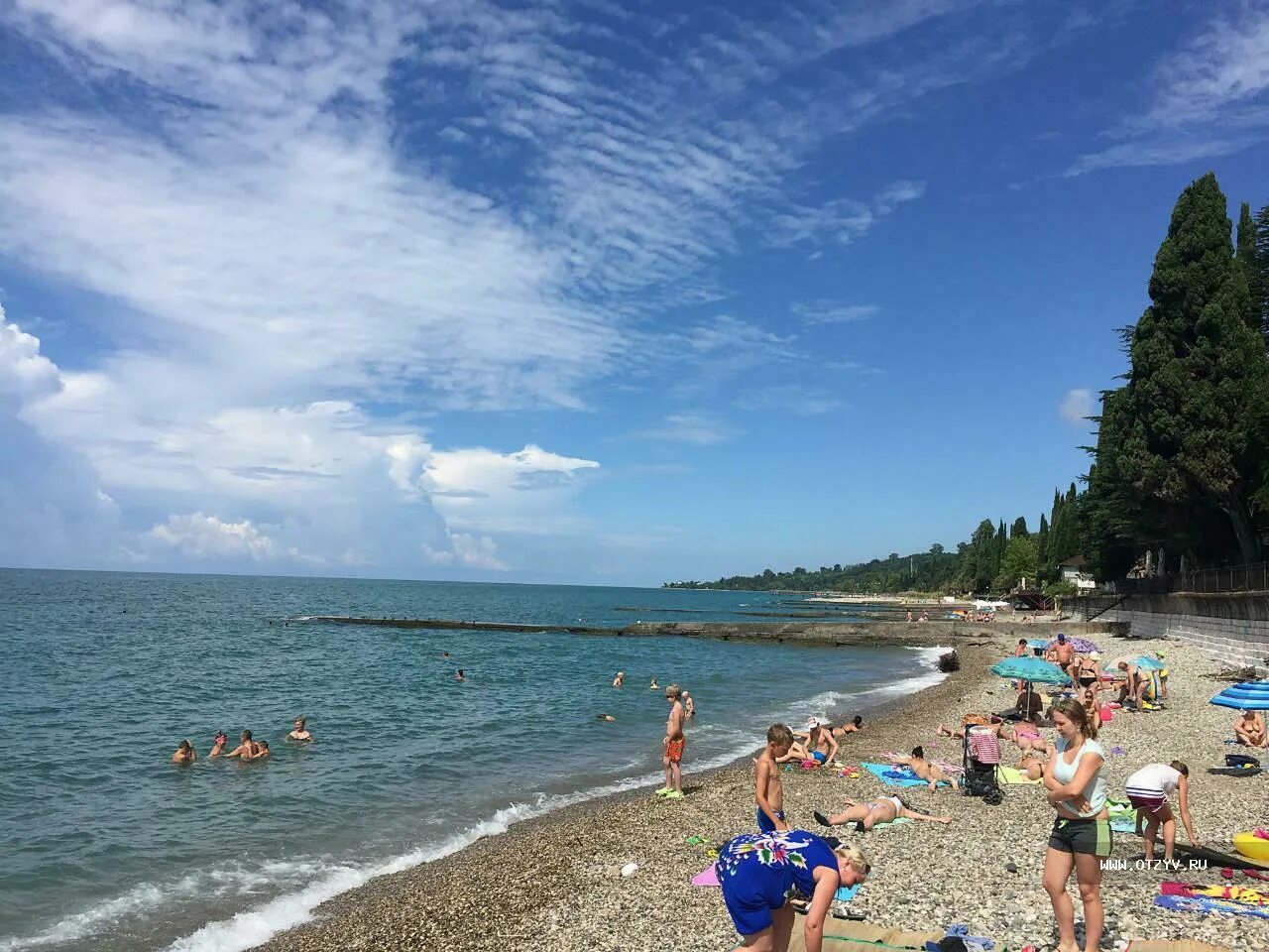 Море в новом афоне. Белый пляж абхазия новый афон. Новый афон абхазия набережная. Море в новом афоне. Абхазия новый афон море пляж.
