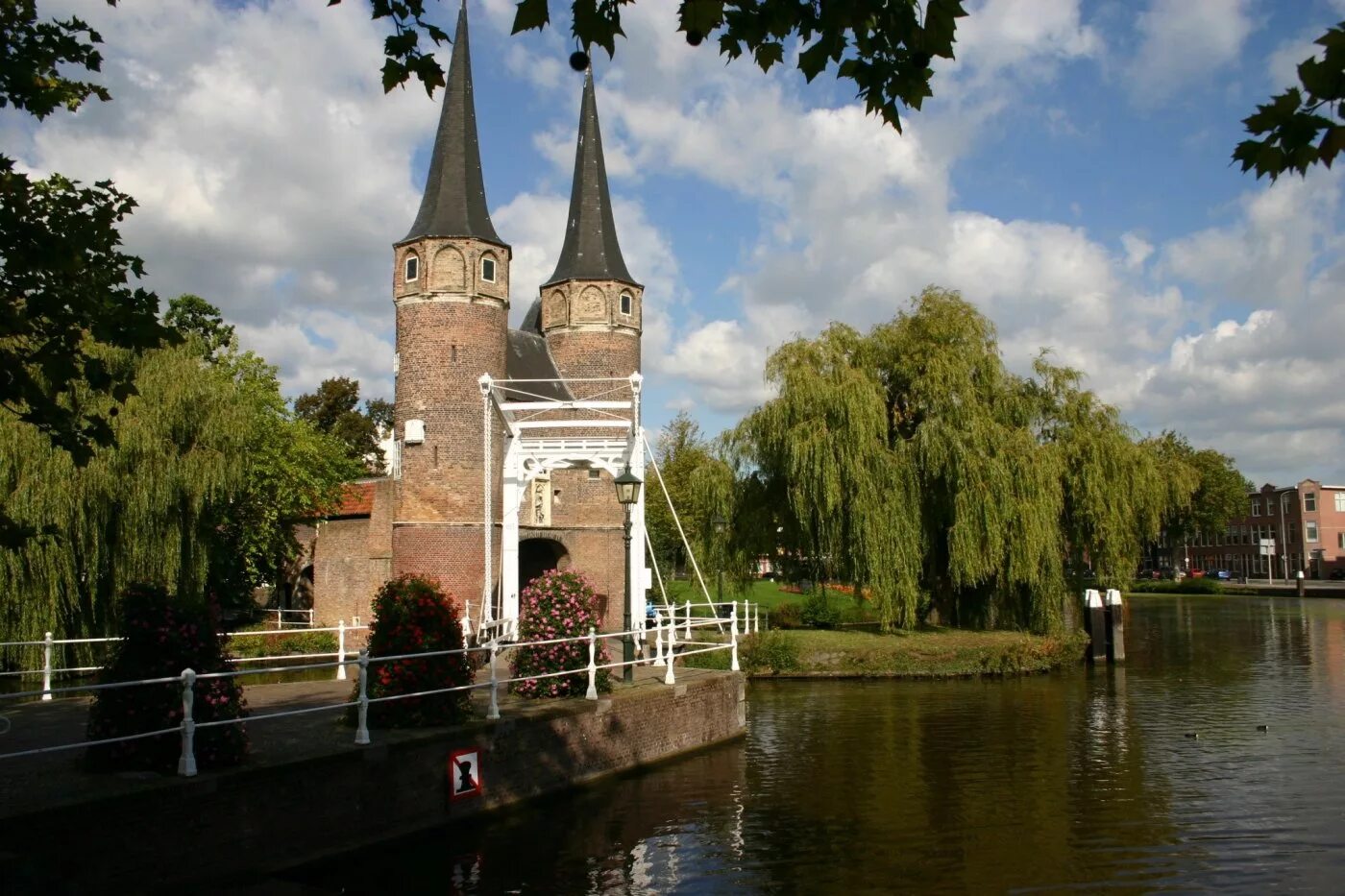 восточные ворота канала нидерланды. южная голландия. Dordrecht нидерланды. южная голландия. делфт восточные ворота нидерланды.