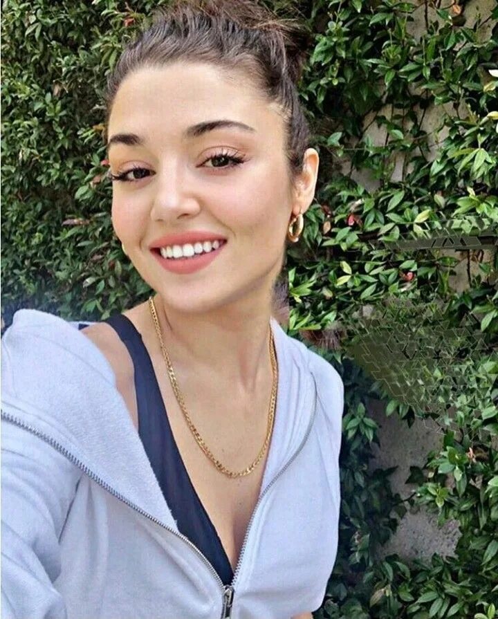 Ханде эрчел. Хендэ эрчел без макияжа. Hande erçel королек птичка певчая. Ханде эрчел. Ханде эрчел без макияжа.