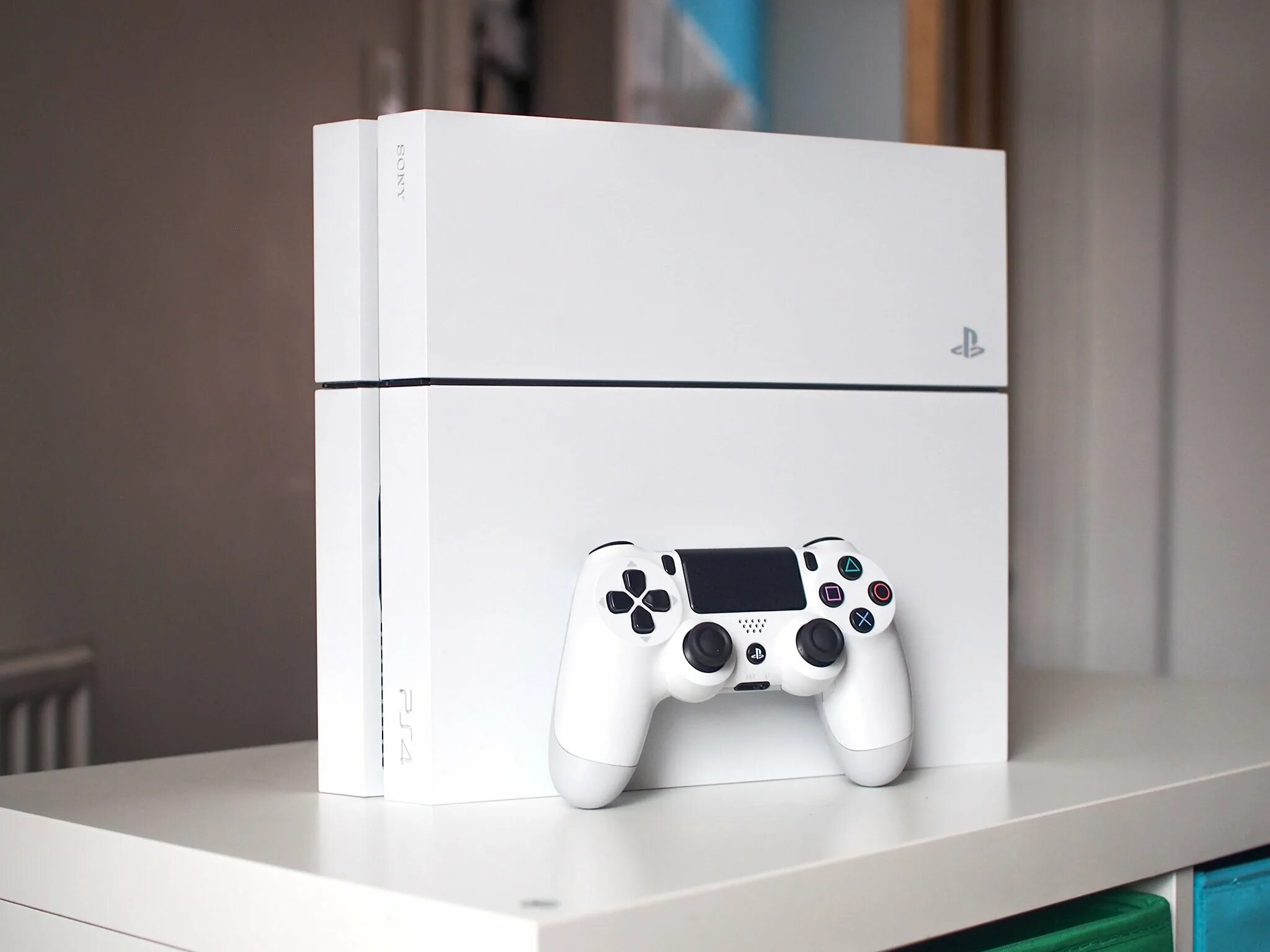 Google playstation. Sony PLAYSTATION 4 cuh1108a White. Пс4 фат белая. Плейстейшен 4 фат белая. Сони ПС 4 белая.