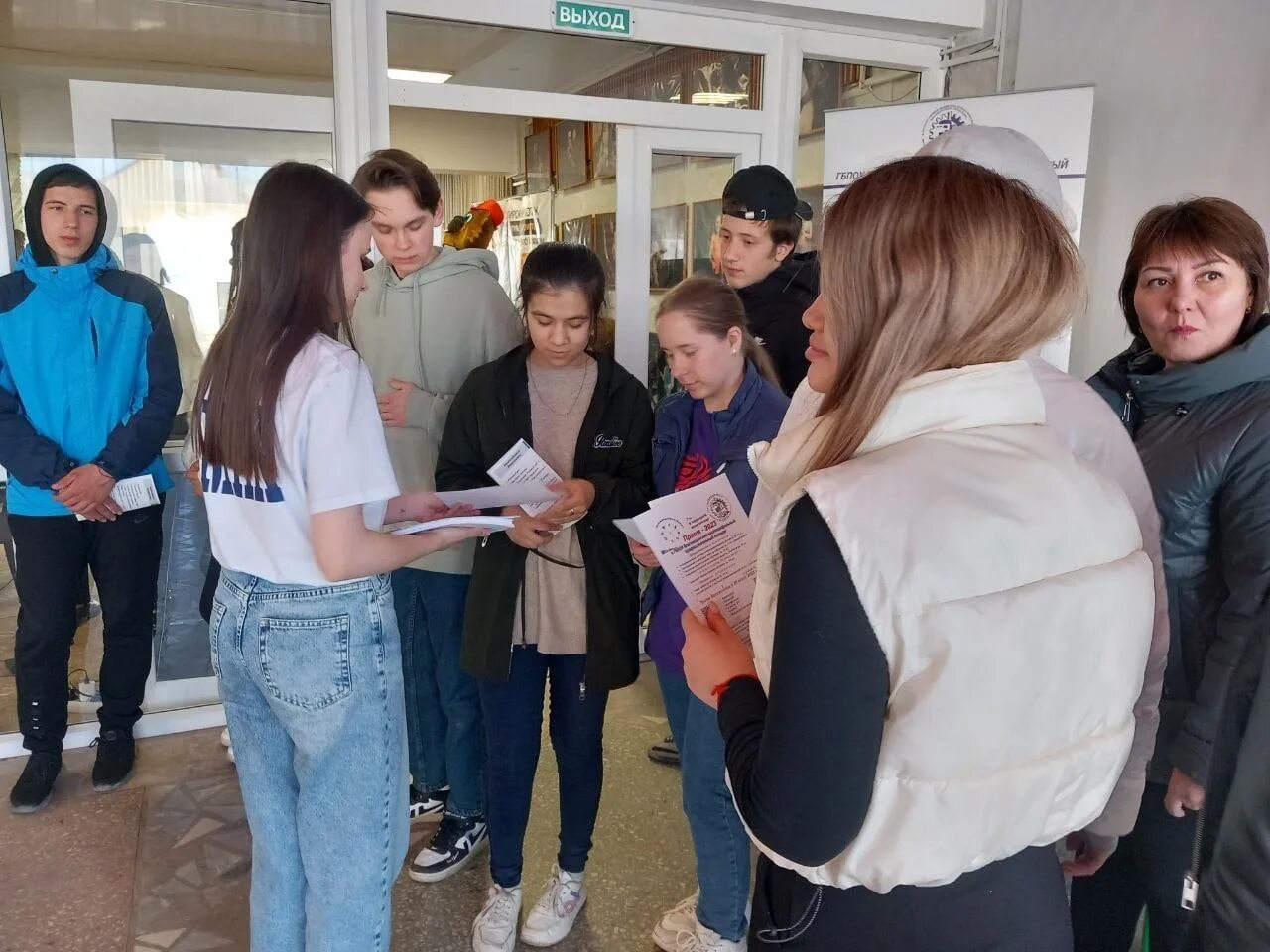 Благовещенск алтайский край. Биржа труда благовещенка. Центр занятости благовещенск сцена. Режим работы биржи труда. Биржа труда благовещенка.