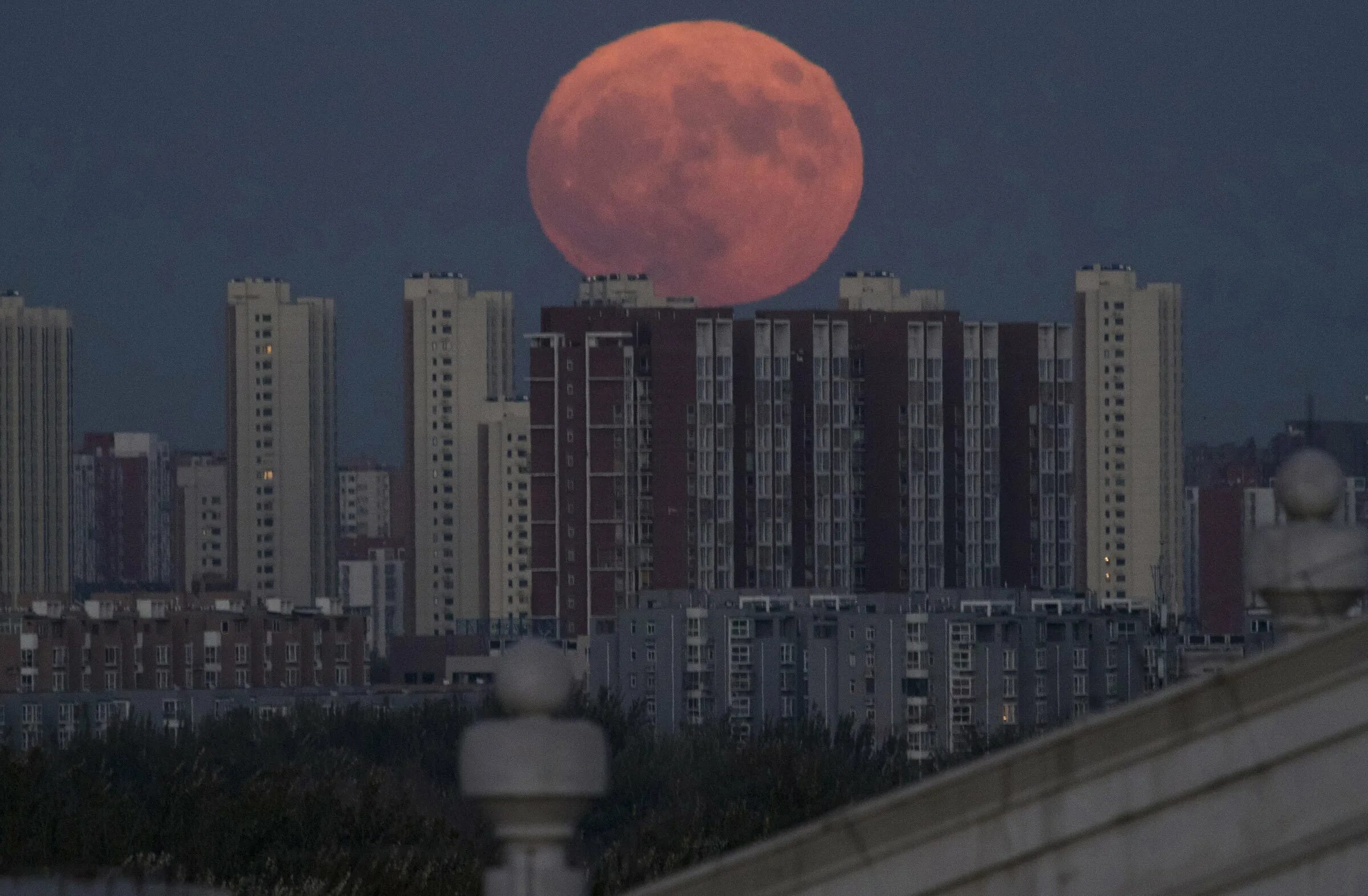 К чему снится большая луна. Гиперлуние 2021. Суперлуние в 2021. Суперлуние в 2021 Москва. Суперлуние 2019.