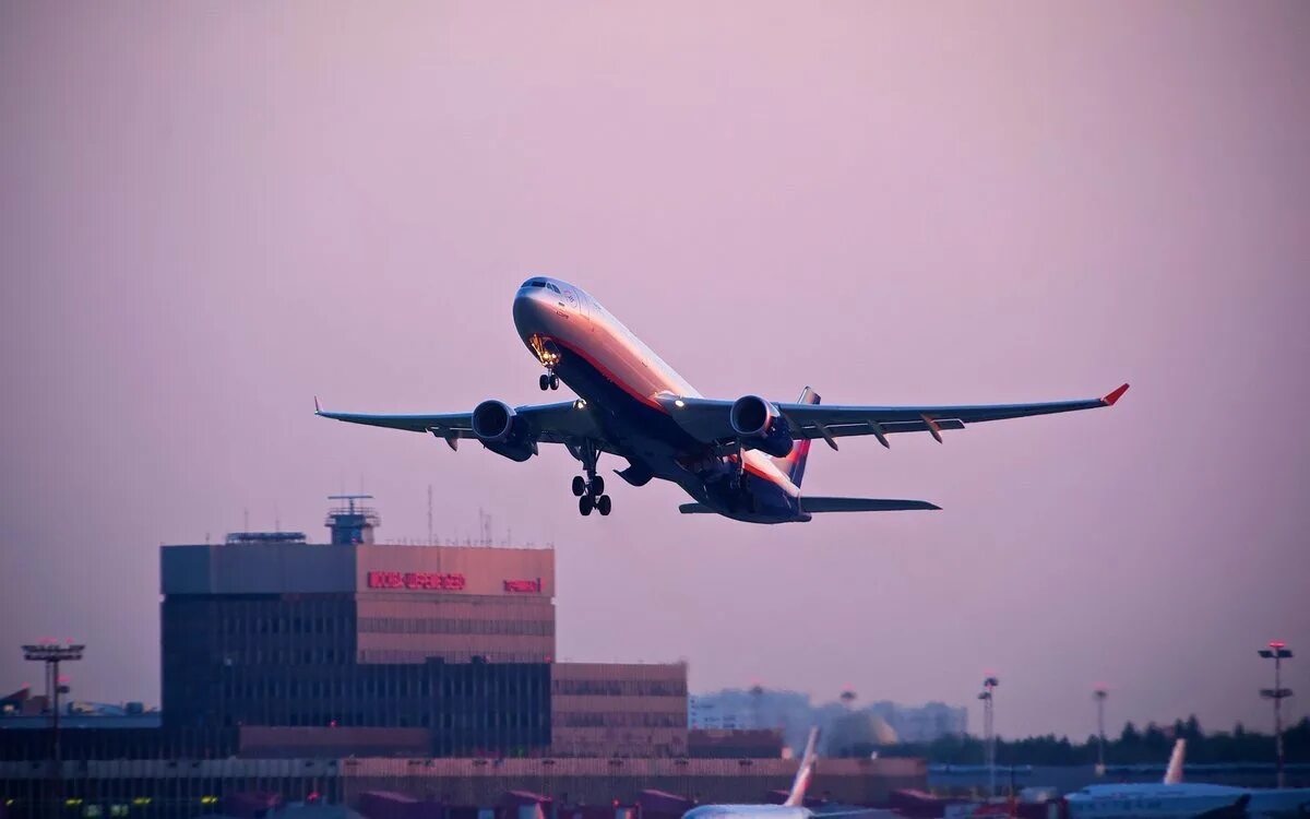 вылеты из дубая в москву сегодня табло. аэропорт баландино табло. табло вылета внуково. дубайский аэропорт табло. табло рейсов.