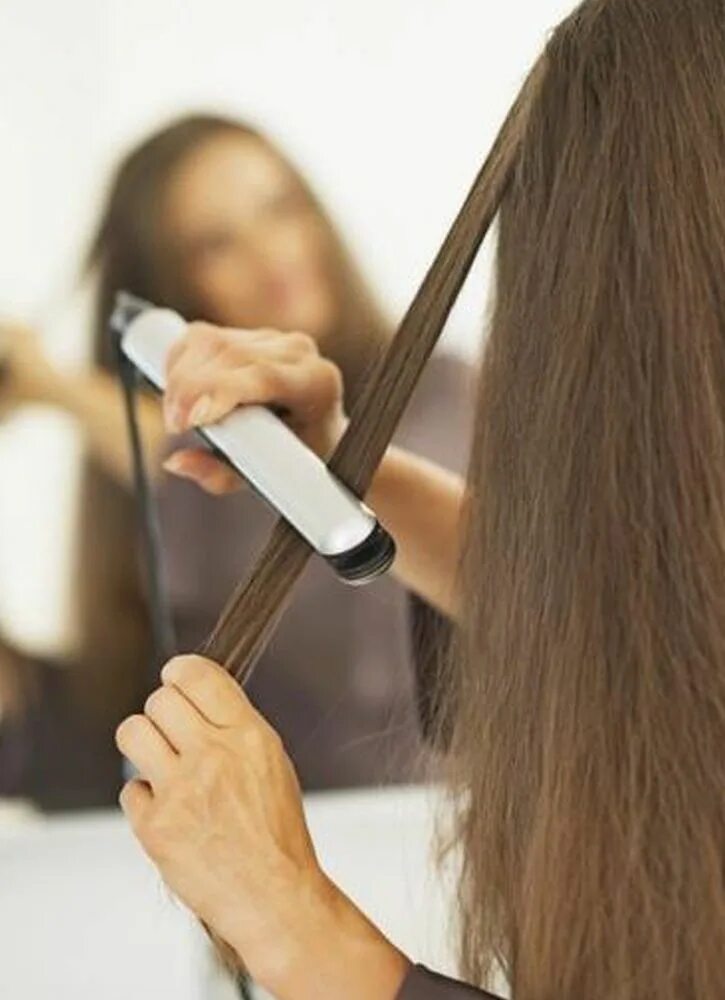 Выпрямление волос без утюжка. Вытянутые волосы утюжком. Утюжок для выпрямления волос. Выпрямление утюжком в салоне. Вытягивание волос утюжком.