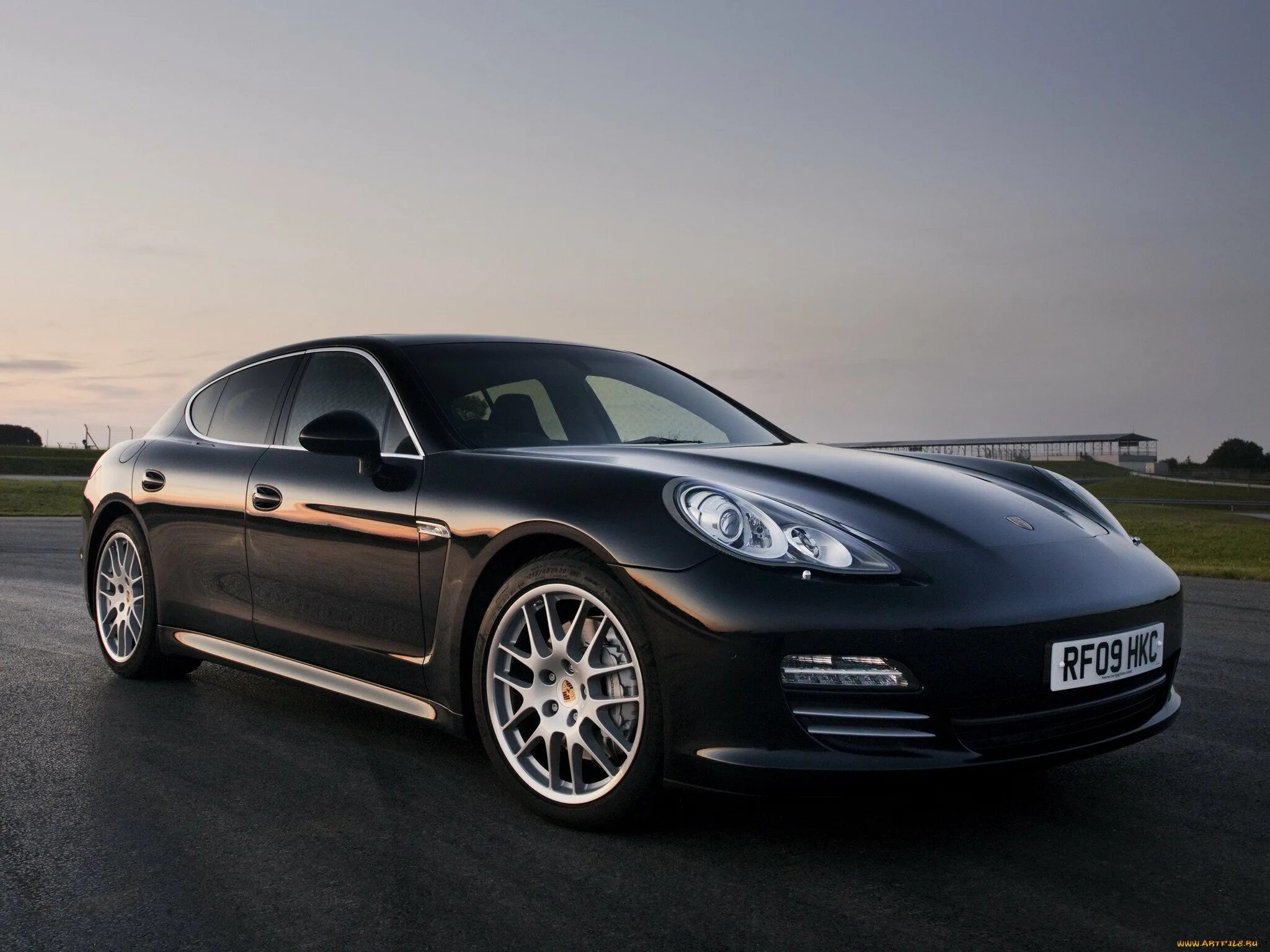 Порше панамера турбо. Торт порше. Porsche panamera i gts. Porsche panamera 4s 2022. Porsche панамера 2022.
