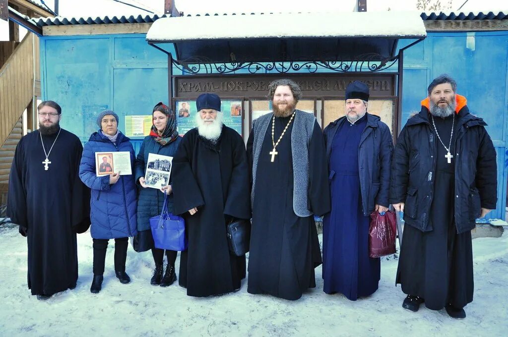 Храм георгия победоносца нахабино внутри. Георгиевский храм нахабино молодежка. Георгиевский храм нахабино расписание. Георгиевский храм нахабино иконостас. Православный приход георгиевского храма п.