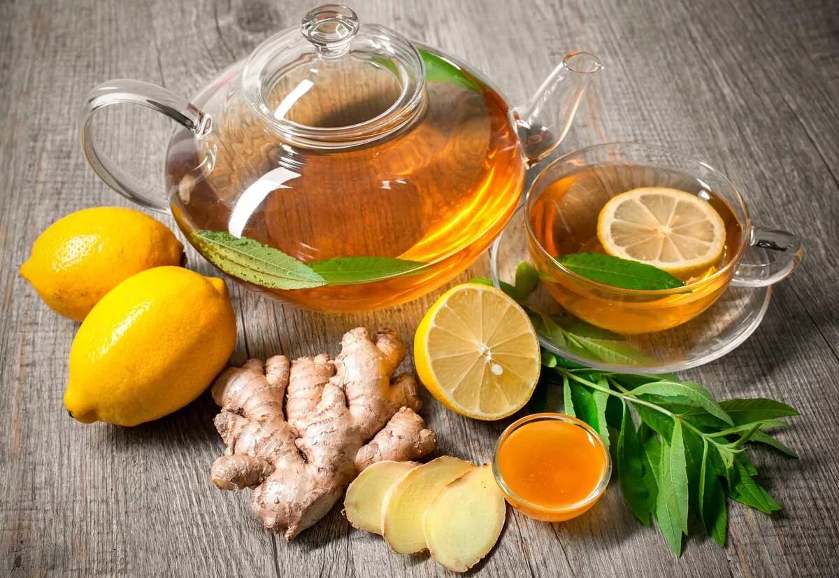 Чай имбирь лимон мед зеленый чай. Имбирный чай. Чай с лимоном и медом. Чай с лимоном и имбирем. Пейте зеленый чай лимоном