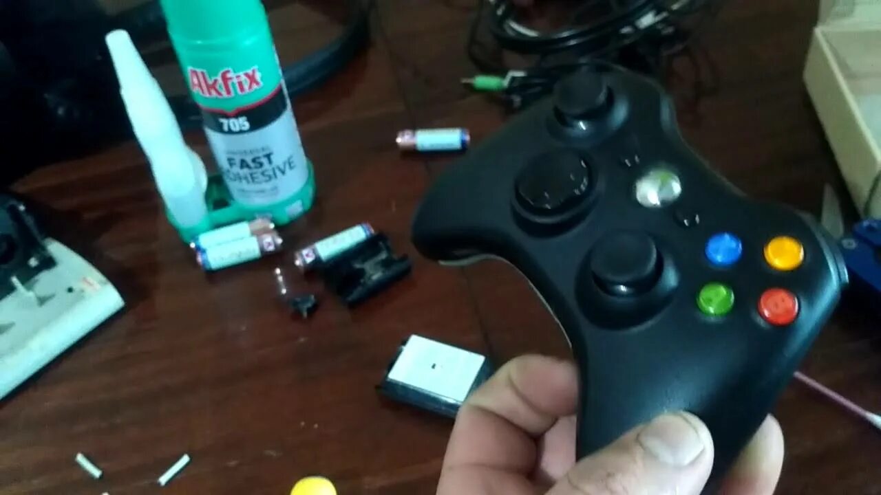 Как заряжать джойстик xbox. Батарейки для геймпада xbox 360. аккумулятор для xbox 360 orb. батарейка от джойстика xbox 360 speedlink. геймпад xbox 360 без батареек.