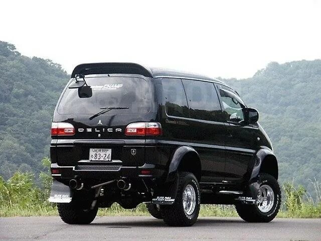 Каталог автомобилей Mitsubishi Delica Delica V Минивэн, 2.0 CVT (150 л.с.). Хара