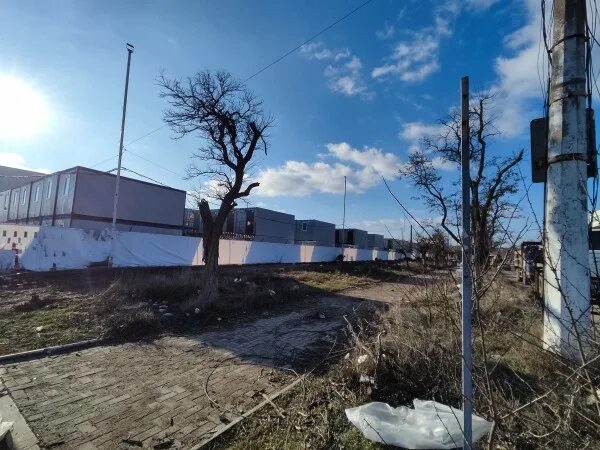 Глокси жж мариуполь. Мариуполь левобережный район. мариуполь декабрь восстановленные дома. тарутинские дома мариуполь. светящиеся дома мариуполя.