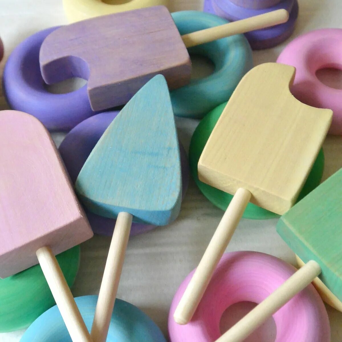 деревянная с мороженым. мороженое из дерева. деревянное мороженое. деревянные пельмени. игрушечное мороженое.