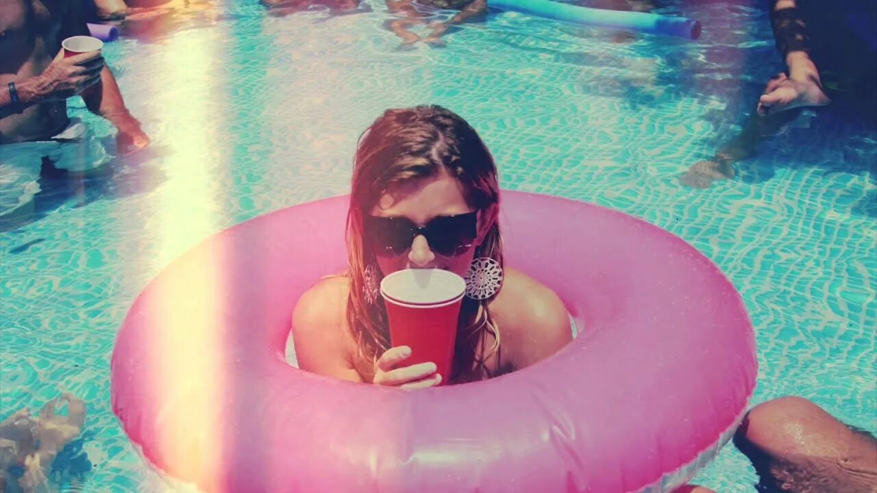 Тематическая вечеринка в бассейне. Pool party. Тусовый зиггс. Пул вечеринка. Тусовый гангпланк.