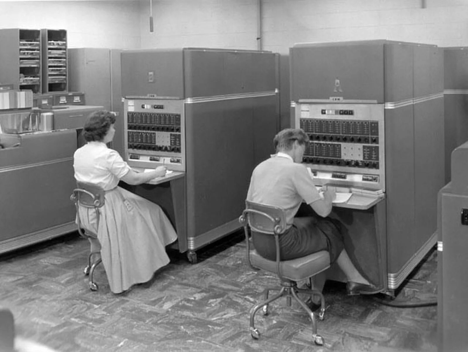 IBM 650 компьютер. IBM компьютер 1950. Компьютер IBM 1970. IBM 70х.