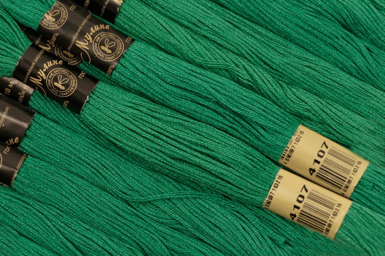Салатовые нитки. Кирова 10 м цвет 4110. Dmc 986. Нитки мулине зеленого цвета. Мулине цветик семицветик.
