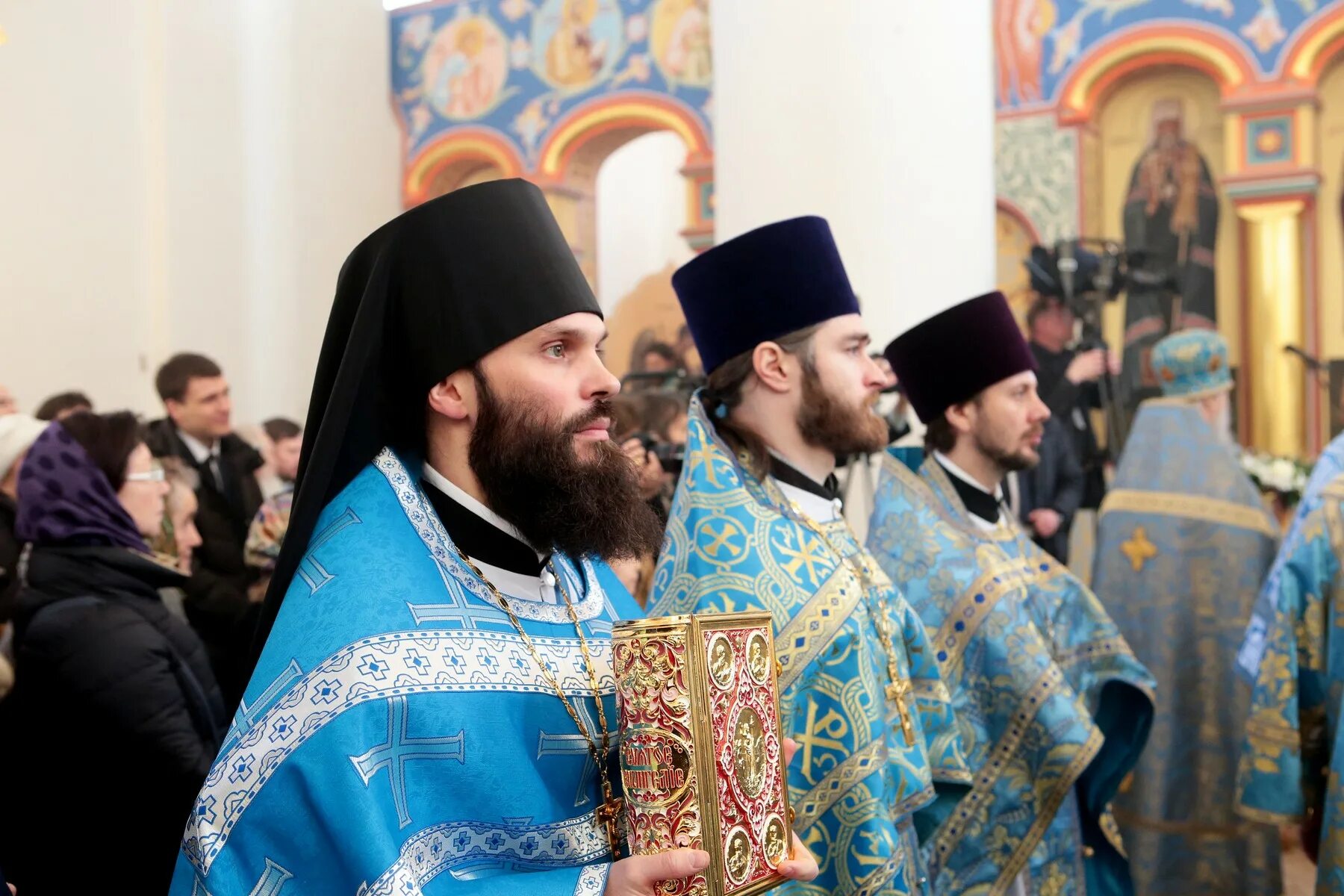 Служба сретению господню. Сретение богослужение. Сретение Господне служба. Служба Патриарх Сретение. Сретение служба диакон.