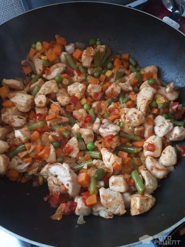 Рецепт с мексиканской смесью и курицей. Мексиканская смесь с курицей и картошкой. Мексиканская смесь с рисом. Куриные бедрышки для тушения. Рецепт с мексиканской смесью и курицей.