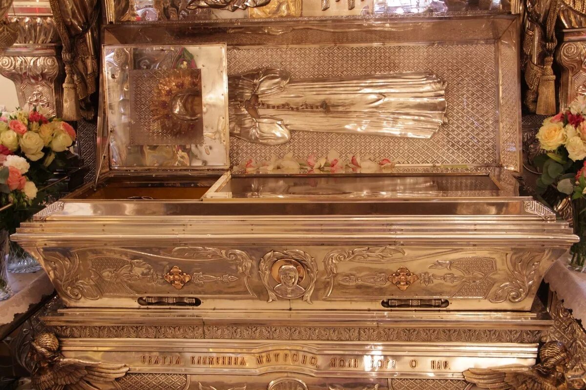 обретение мощей св матроны московской. блаженная матрона мощи. мощи матроны московской в москве. мощи матроны московской в москве покровский монастырь. святая блаженная матрона московская мощи.