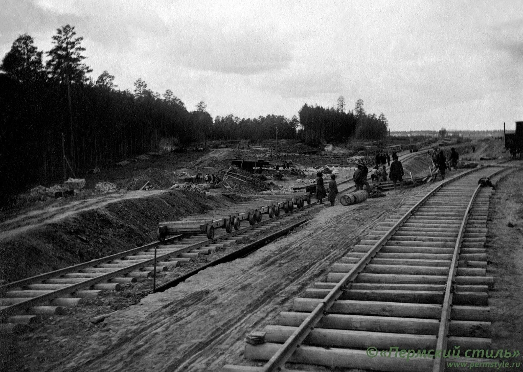 Первой железной дорогой соединили. Пермь Кунгур Екатеринбургская железная дорога. Железная дорога Екатеринбург 19 век. Железная дорога Кунгур Екатеринбург. Железная дорога через Кунгур 1909.