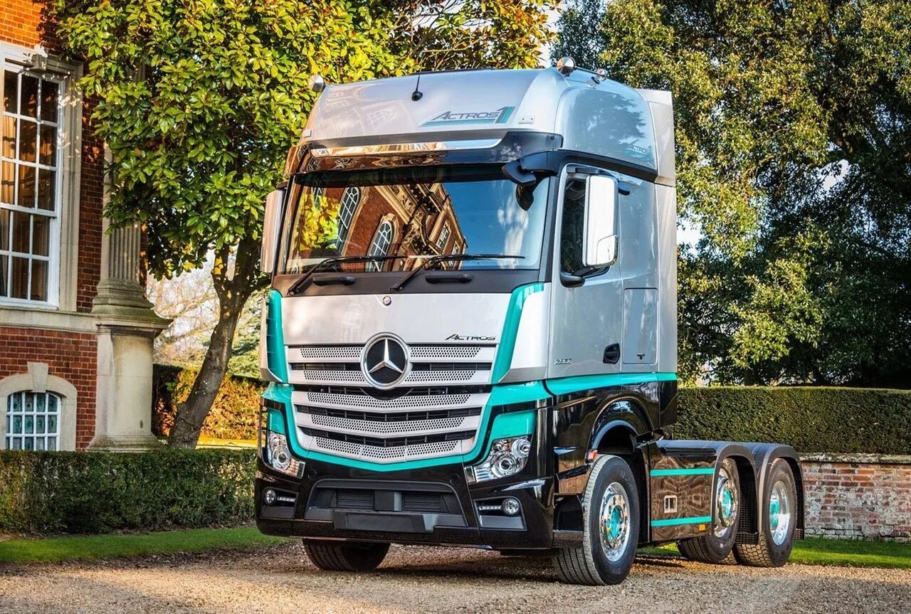 Куплю мерседес актрос б у. Mercedes-Benz Actros. Мерседес Бенц Актрос 2018. Mercedes Benz Actros 2023. Мерседес Актрос мп1.