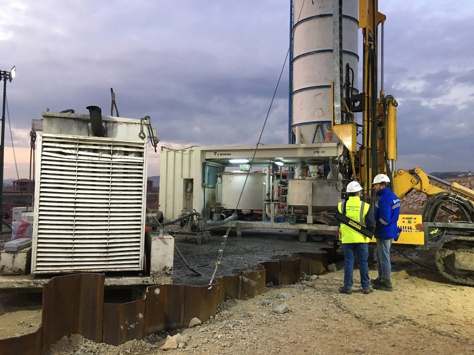 Jet grouting. Soilmec jet grouting. soilmec 15. jet grouting технология. подземная плита из jet-grouting.