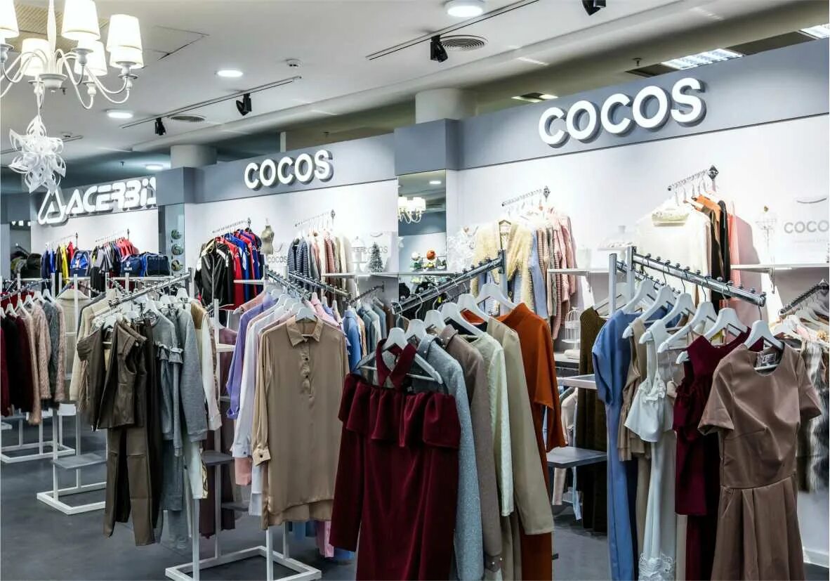 бутик уличной одежды. секции магазина одежды. Isaia гум. продавщица в магазине одежды. км20 одежда.