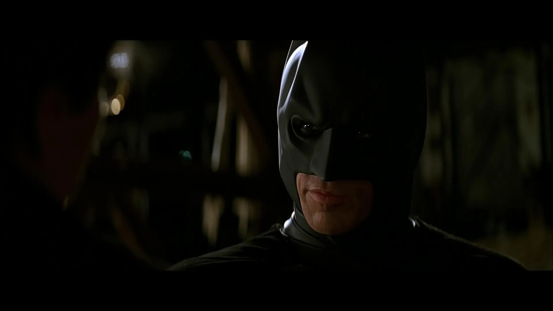 Кристиан Бейл Бэтмен. Темный рыцарь 2008 Готэм. Темный рыцарь 2008 Бэтмен без маски. Batman begins. Ограниченный временем темный рыцарь 52 глава